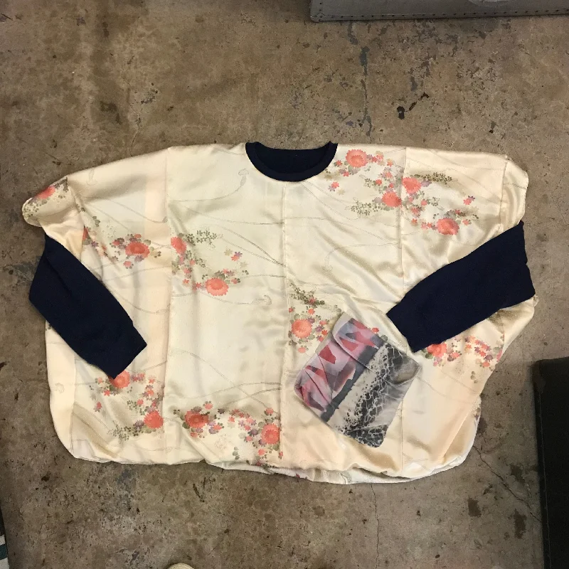 OVERSIZE KIMONO SWEATSHIRT JAPANESE INFLUENCE W/ HAND PAINTED POCKET